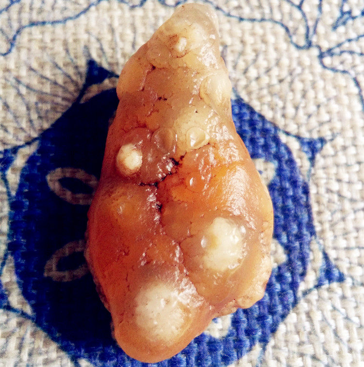 Mongolian Allaghan fish eggs Manau picturesque original stone golden yellow 