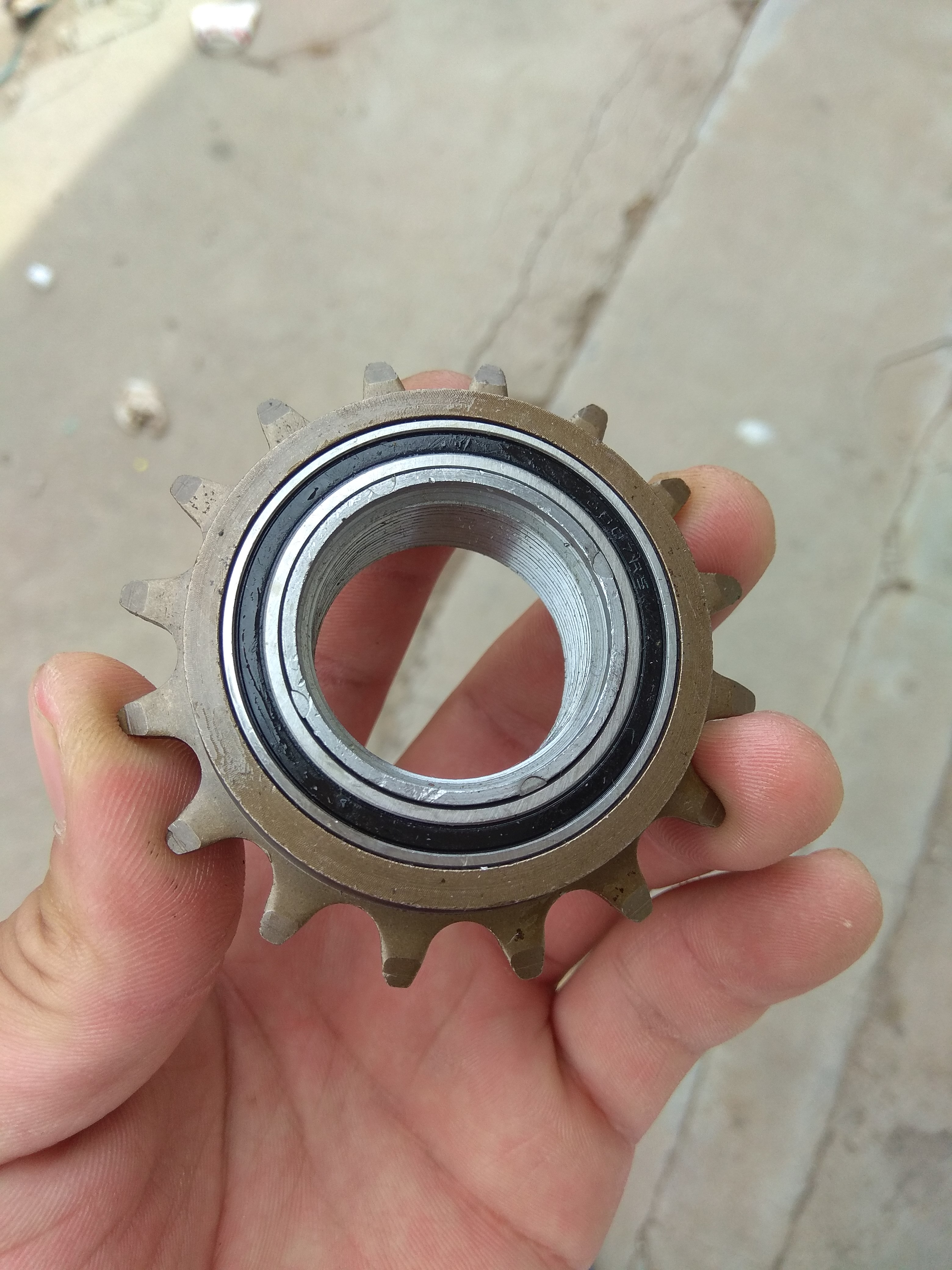 Bicycle single-speed flywheel Dead fly modified live flywheel Peilin bearing flywheel maintenance-free 16-tooth rotary flywheel