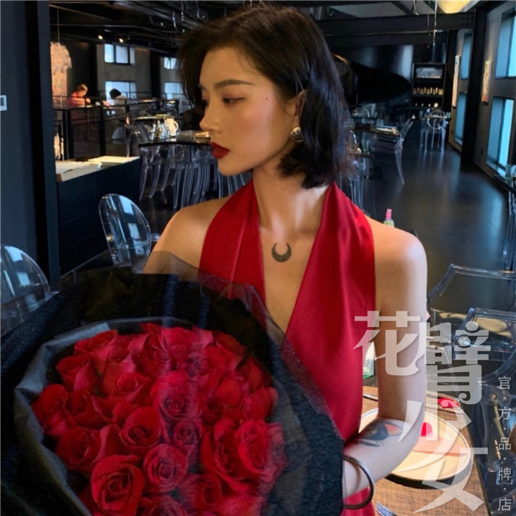 Flower Arm Girl TATTOO 50 Black and White Crescent Moon Sexy Chest Herbal Juice Tattoo Sticker