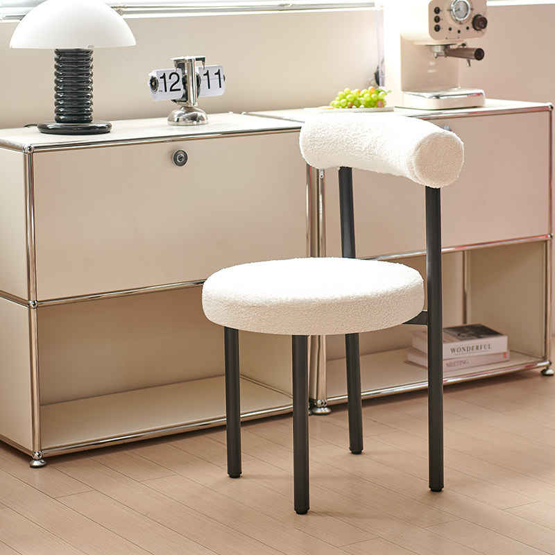 轻奢靠背旋转化妆椅好在哪里？2026美业新宠解读