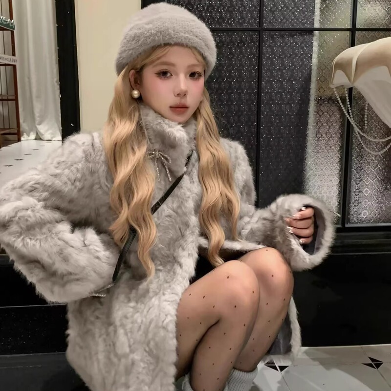 Little Volcano Nunu Lamb Wool Coat for Women with Stand Collar, Dyed Pointed Mink Fur, Integrated Eco-Friendly Fur Coat for Winter Little Volcano Nunu Lamb Wool Coat for Women with Stand Collar, Dyed Pointed Mink Fur, Integrated Eco-Friendly Fur Coat for Winter