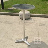 Складной столик легко очистить круглую панель из стальной поверхности.