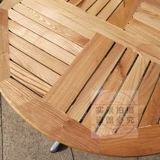 На открытом воздухе мебель для дворов маленький балковый бар на батонном столе просто