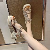 Wedding artifact platform shoes brides get married with thick soles and increase the height without tired feet. Usually you can wear sandals for pregnant women and flowers