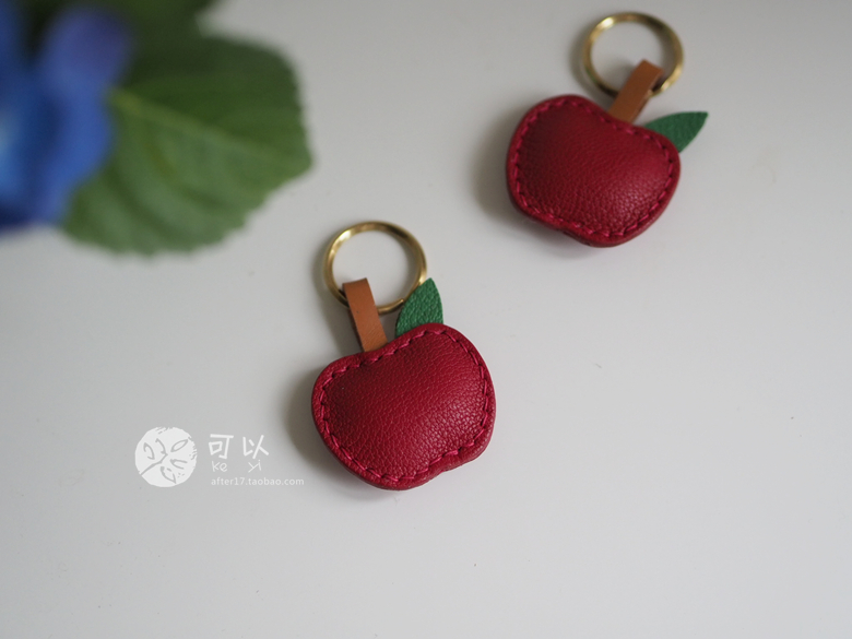 (Small island hand work) (Ping An is the most important) hand seam H Home imported sheepskin Apple Keychain