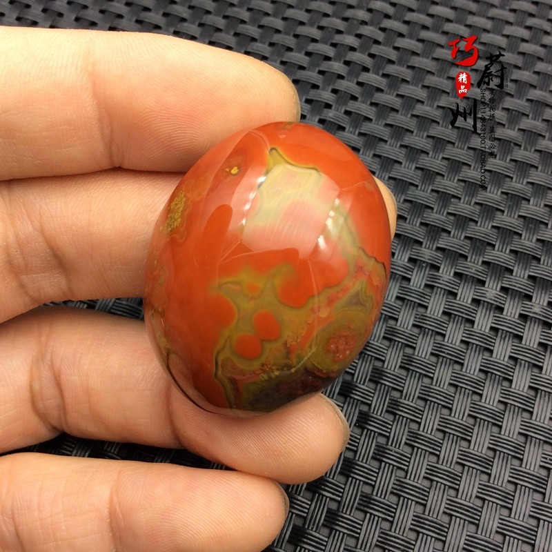 Exquisite and pure natural Xuanhua ancient Warring States red agate with shape bright red pictographic rough stone handle pendant