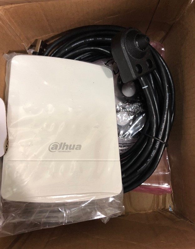 99 New Zhejiang Dahua DH-IPC-HUM 8101 separate network camera host plus a set of spot