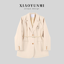 Xiao Yunmi の Zhao Lusi same apricot suit jacket early autumn design feeling niche ladies jacket small suit