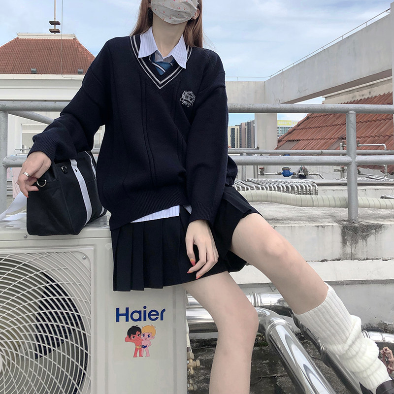 (Tokyo twenties JK) Original JK long sleeve V collar embroidered sweater/planet collapse Japanese soft girl