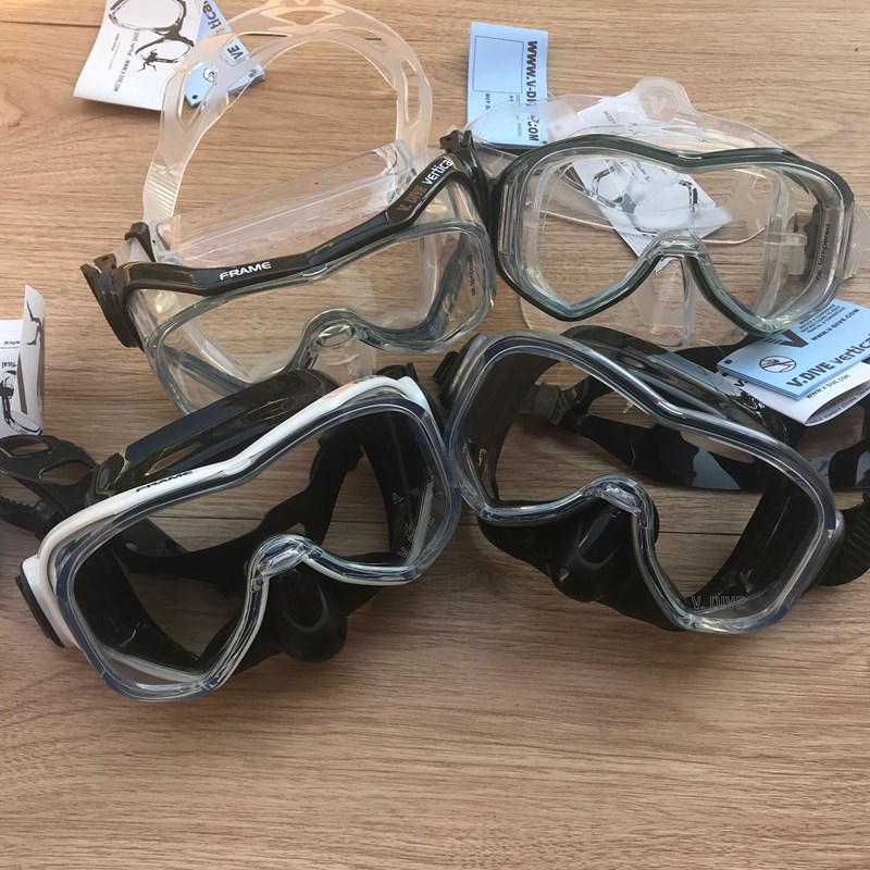 Deep Dive Mask Taiwan produces heavy diving lung diving diving mirror for men and women with the same multifaceted mirror diving tri - faceted mirror