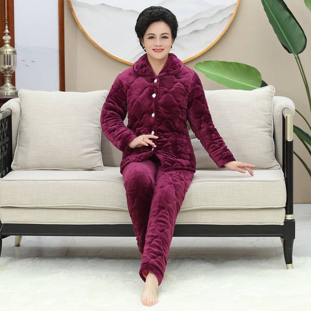 ລະດູຫນາວໄວກາງຄົນແລະຜູ້ສູງອາຍຸ coral velvet ຫນາ quilted pajamas ອົບອຸ່ນສໍາລັບແມ່, ເຄື່ອງນຸ່ງຫົ່ມເຮືອນ flannel, ແມ່ໃນລະດູຫນາວແບບ