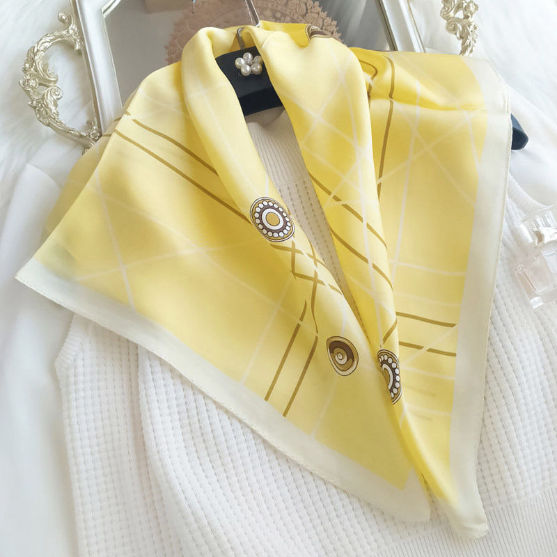 2021 Spring and summer new yellow real silk mid-towels in 100% mulberry silk scarves decorated with scarves for work clothes