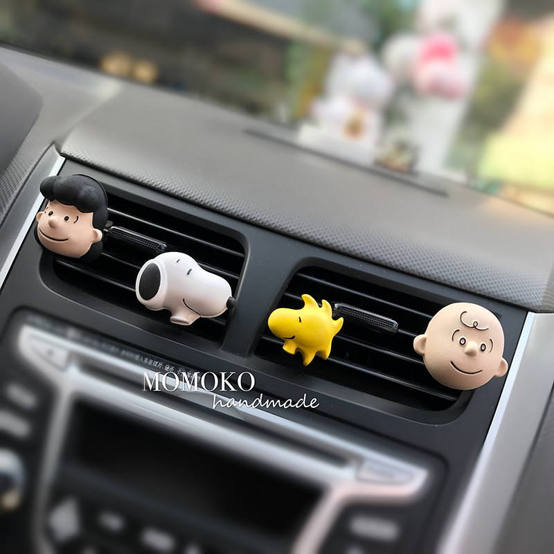 MOMOKO Love Dog Family Aromatherapy Plaster Car Car Decorated with Customized Gifts of Air Customized Aroma