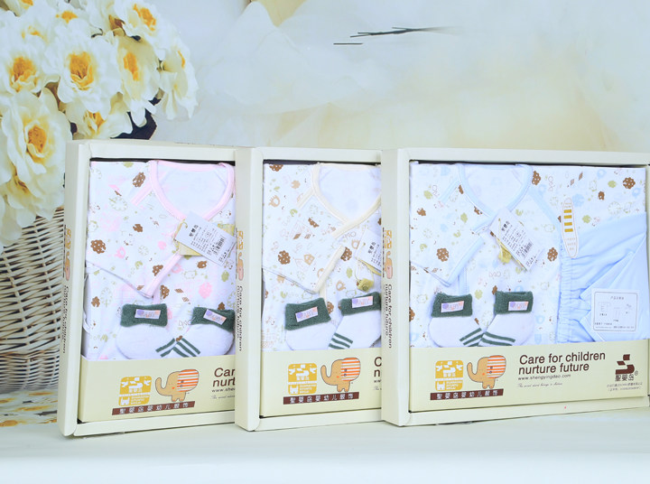 Coffret cadeau pour nouveau-né - vêtements - Ref 1964467 Image 30