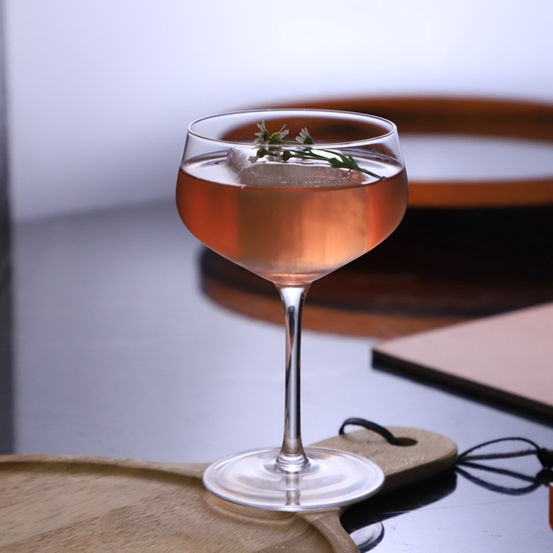 Japanese crystal glass Matini cup Classical cocktail cup Butterfly glass Wide - mouth Champagne glass high - foot glass