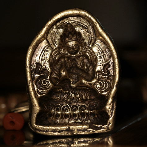 The old wipe molds the molds to wipe out the old objects in the molds.