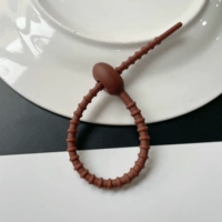 Один коричневый кусок (общая длина около 215 мм)