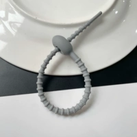 Серый (общая длина около 215 мм)