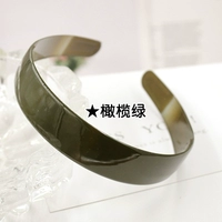 Оливково-зеленый