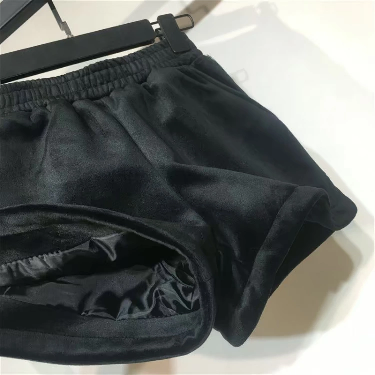 Phiên bản Hàn Quốc mát mẻ bên hông kim cương đen nhung quần short nữ mùa đông thun cao eo rộng rộng mỏng chân quần quần