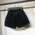 Phiên bản Hàn Quốc mát mẻ bên hông kim cương đen nhung quần short nữ mùa đông thun cao eo rộng rộng mỏng chân quần quần Quần short