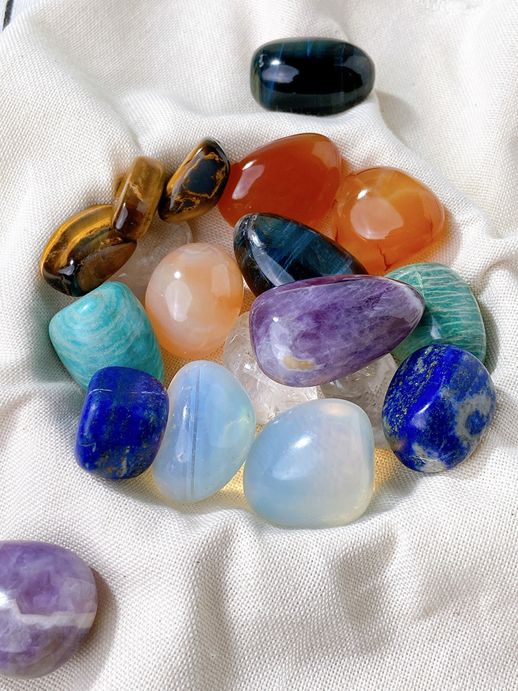 Natural crystal gravel rolling stone large particle degaussing stone crystal raw material handicraft fish tank landscaping crystal degaussing stone