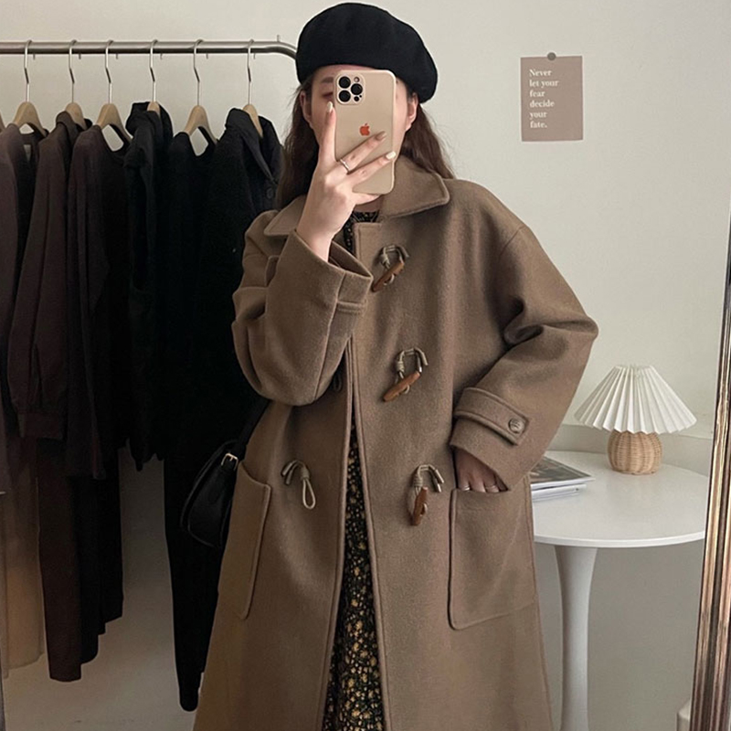 2022 autumn and winter new high-quality horn button woolen coat women's medium and long version Hepburn style woolen coat small man