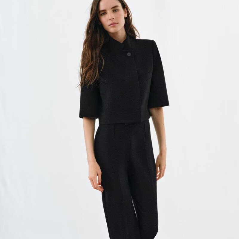 2026 Spring and Summer New Women's Wear Simple Casual Joker Black Short Sleeve Short Suit Jacket 2432 570 800
At
Size
Extra Small
S
M
L
Color classification
Black