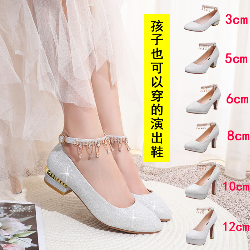 小脚丫上的童话梦：3厘米女童水晶高跟鞋的时尚探索