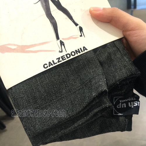 Spot Calzedonia эффективно подняла бедро отжимание в форме леггинсов.