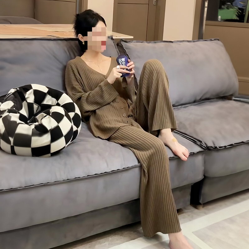 Niche Design Casual Suit for Women with a Lazy Style, V-Neck Sweater, High-Waisted Wide-Leg Floor-Length Pants, Knitted Two-Piece Set ins