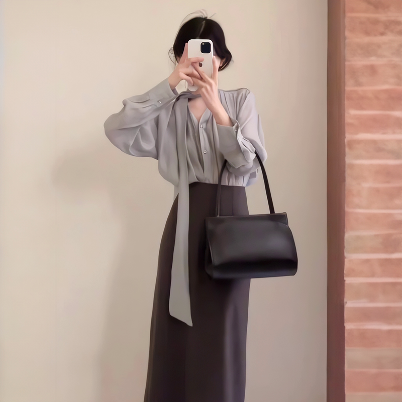 South Korea Dongdaemun 2026 Spring New Style Elegant V-Neck Ribbon Design Solid Color Shirt Women's High-End Top Trendy South Korea Dongdaemun 2026 Spring New Style Elegant V-Neck Ribbon Design Solid Color Shirt Women's High-End Top Trendy