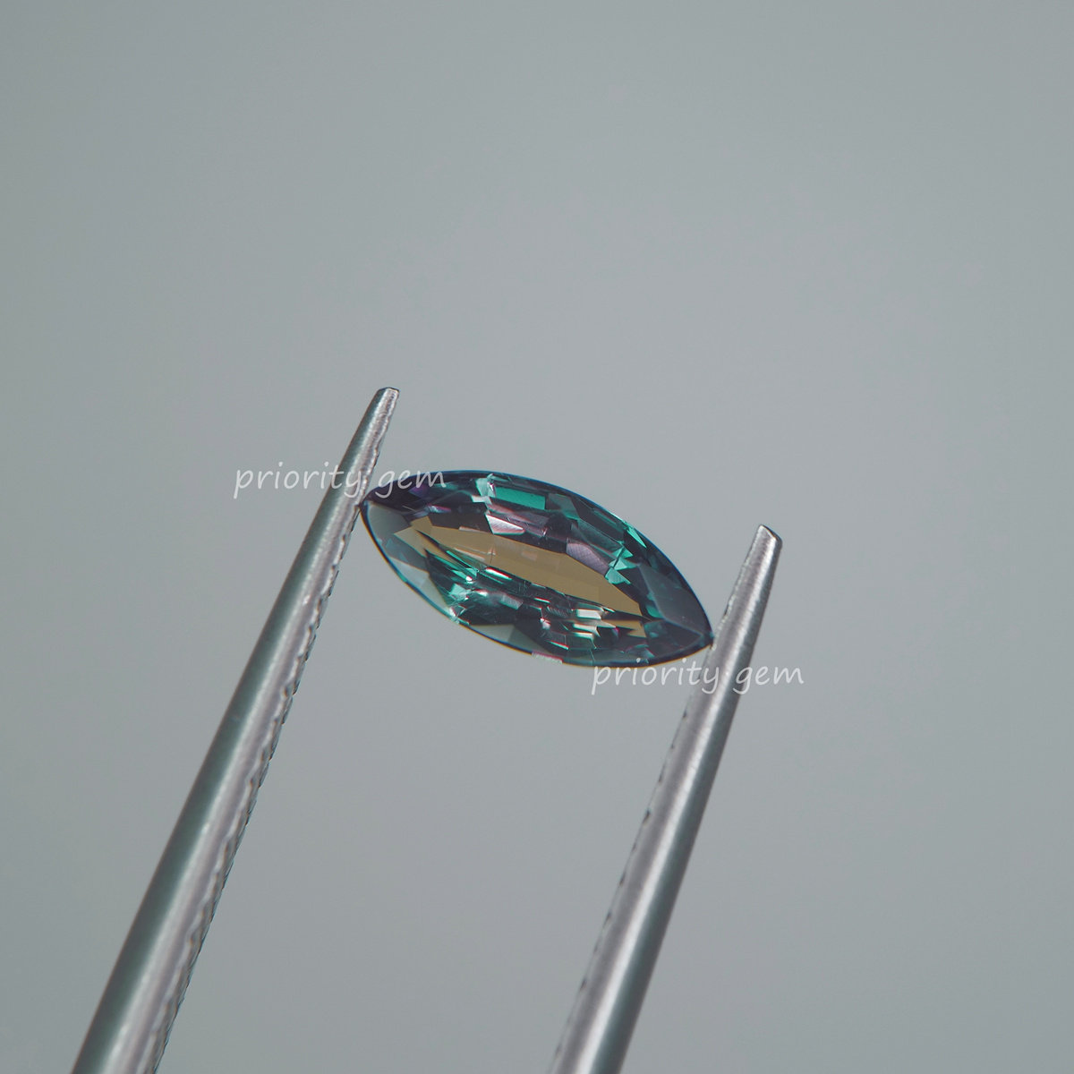 天然亚历山大变石0.79克拉，变色效应有多强？💎深度评测与解析-裸石-淘宝好物网