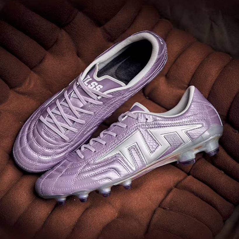 TLSS蛇年TACTICIAN.LIGHT：全袋鼠皮缓震抗扭，让你在绿茵场上飞驰