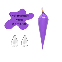 В комплект темно-фиолетового цвета, 100 г, входят 2 насадки для украшения.