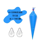 В комплект поставки синего сапфира весом 100 г входят 2 насадки для украшения.