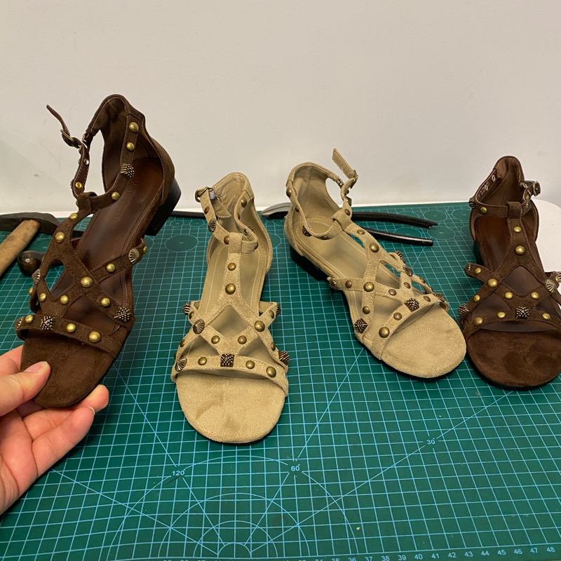 Sweet and Cool Girl ● Retro Ethnic Rivet Open-Toe Flat-Heeled Roman Sandals 2025 Summer New Leather Sandals