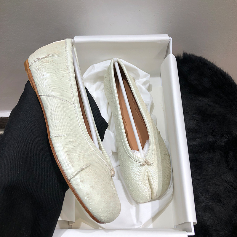 Mermaid Tabi Split-Toe Shoes for Women 2026 Spring New Genuine Leather Pig's Trotters Laser-Cut Pleated Shallow Ballet Shoes