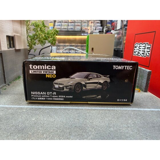 Tomytec Tlv1:64 Nissan Gt-R T-Spec 24Th Anniversary Souvenir Golden Alloy Car Model Japanese Version
