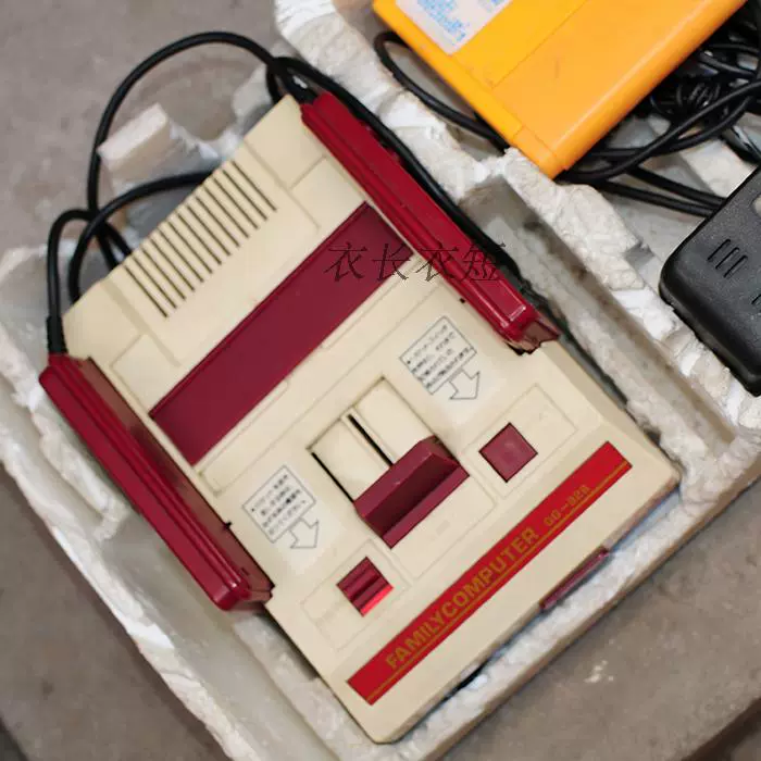 Fc máy màu đỏ và trắng máy trò chơi thẻ máy 90s cổ điển thư nhà