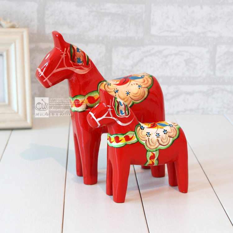 Solid wood painted Swedish daara red Trojan horse swing piece small red horse home office Living room Desktop Decorative Craft Gift Hem