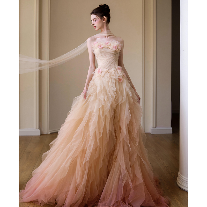 High-End, Stunning, Ethereal Strapless Evening Dress for Women, with a Sophisticated Gradient Design, Suitable for Brides, Toasting Ceremonies, Light Wedding Dresses, and Engagement Dresses