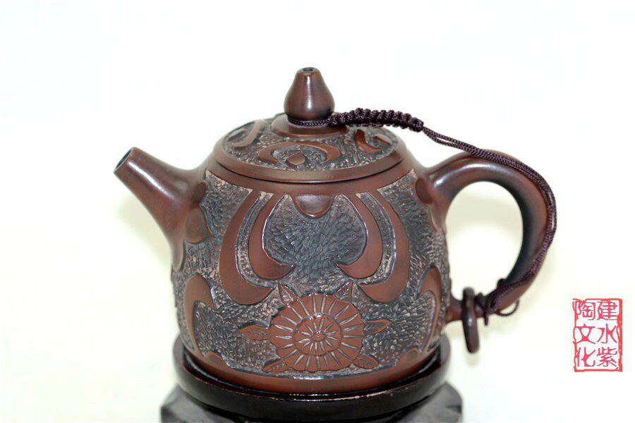 Chinese named pottery water purple pot all hand-made Yi cultural heritage of the late master Yang Lin relief