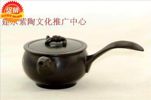 Chinese famous pottery Jianshui Zitai Yunnan ceramic craft Master Jiang Jiacai Zitai works of horizontal handle pot-late autumn