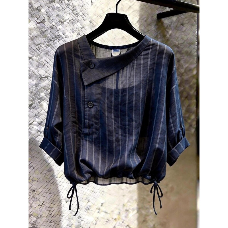 High-End T-Shirt with a Unique and Stunning Design, a Chic and Beautiful Blouse for Women, Summer Short-Sleeved French-Style Shirt, This Year's Trendy New Shirt