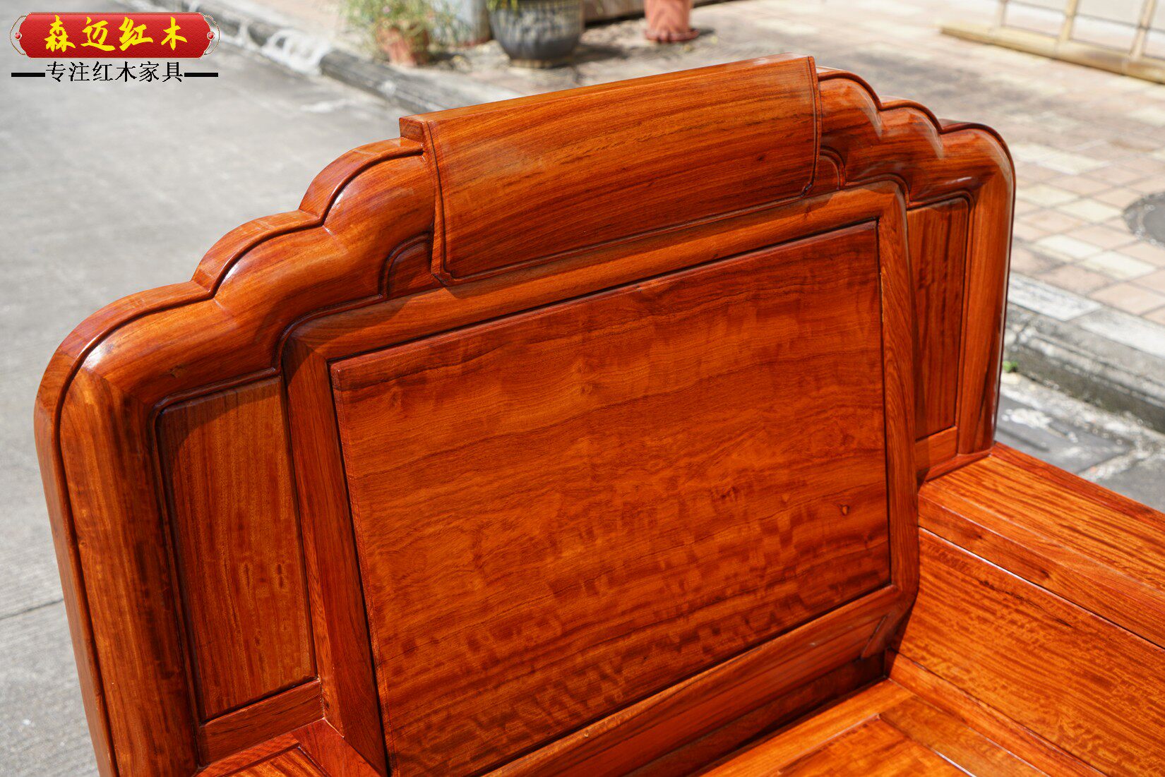 Махогани диван None