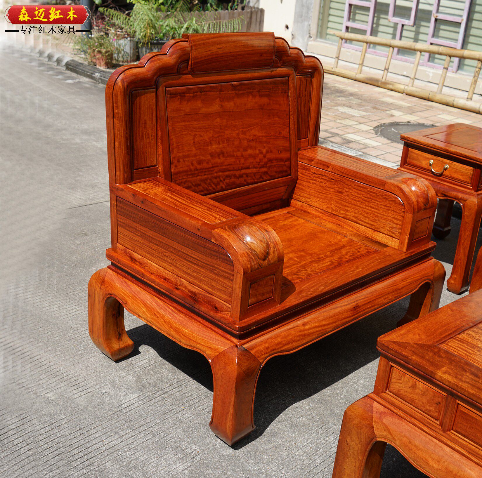 Махогани диван None