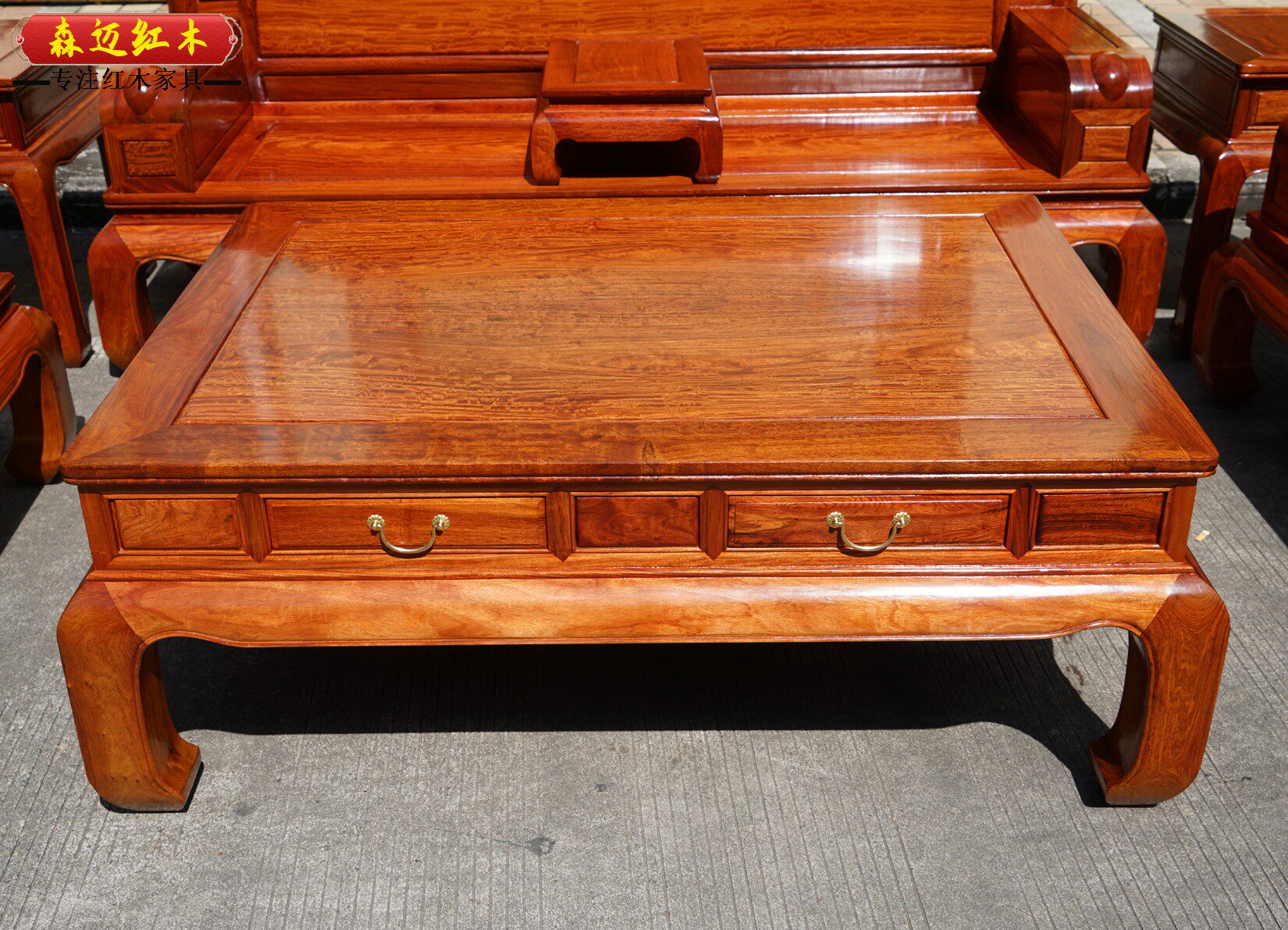 Махогани диван None