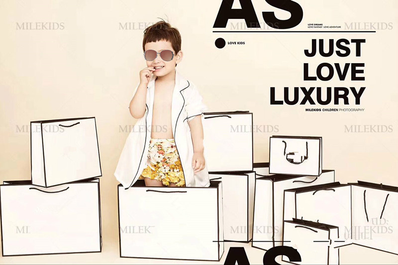 Mobile shopping bag letter paper paper paper bag Personality Wedding photography Brigade slapping Street for creative writing Genuine Photo Props