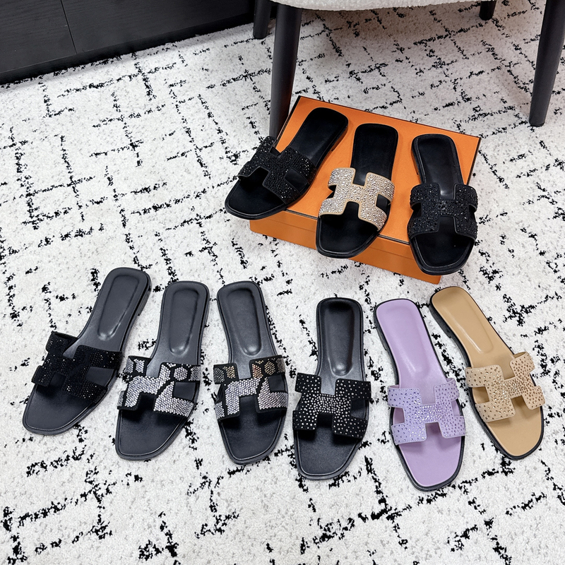 2026 New Style Genuine Leather Rhinestone Flat Slippers for Women, Summer Outdoor Wear, Fashionable and Versatile Casual Open-Toe Sandals